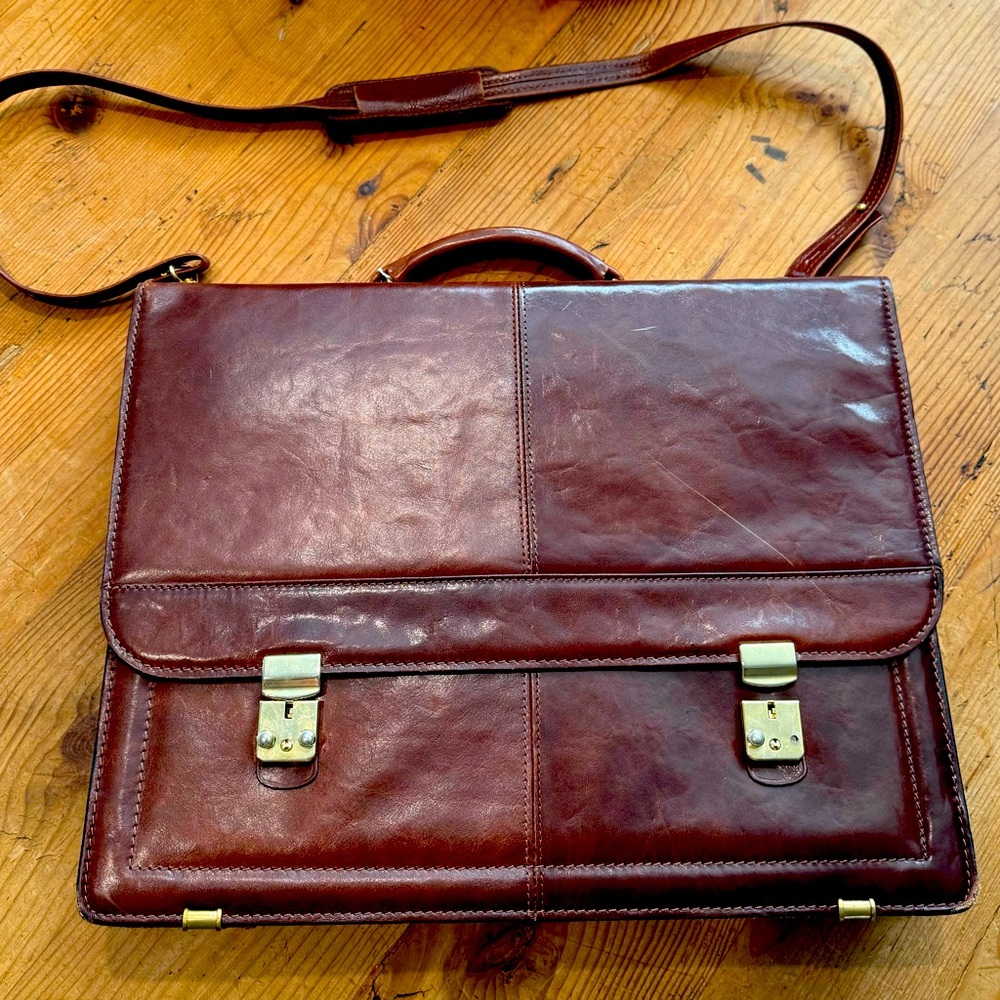 Vintage Renwick- Canadian Beauty & Quality Leather Attaché - Briefcase - Laptop